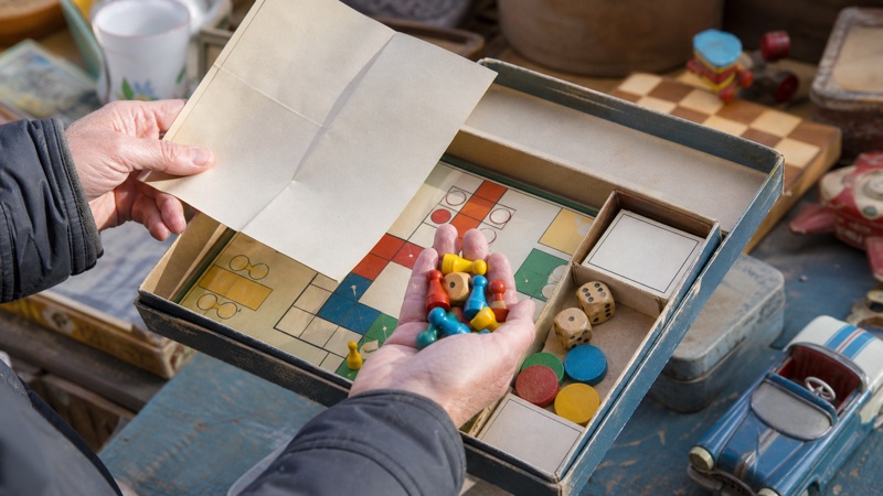 Illustration : Jeux de société anciens : vérifier qu’une boîte est complète avant l’achat
