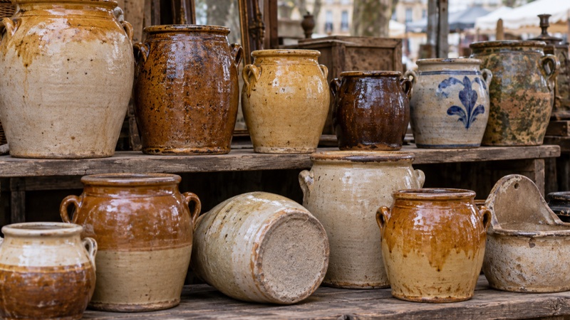 Illustration : Pots en grès anciens : glaçure, fissures et usages alimentaires