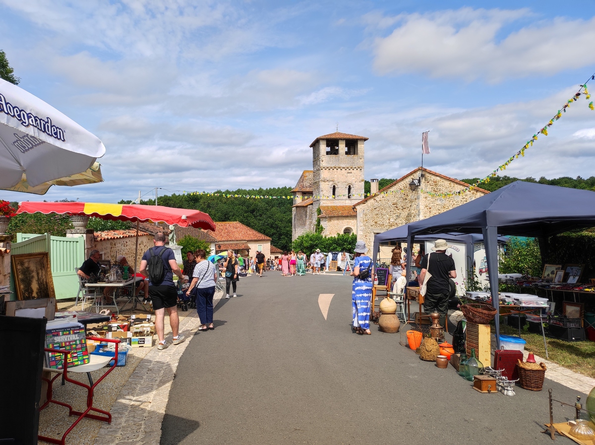 Photo de Brocante & Vide-Grenier